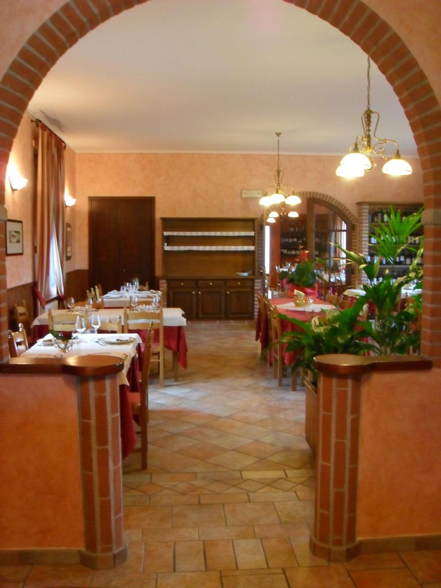 Ristorante Albergo Da Maurizio Cravanzana المظهر الخارجي الصورة